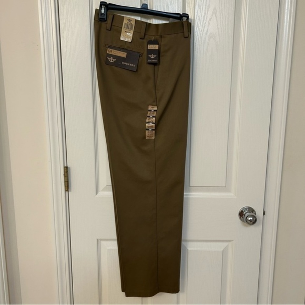 Dockers 100% Cotton Never-Iron Wrinkle-Free Essential Khaki in Brown Size 32*30